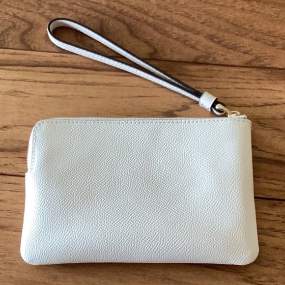 Coach Wristlet Chalk Color. Ivory Color - Picture 2 of 5